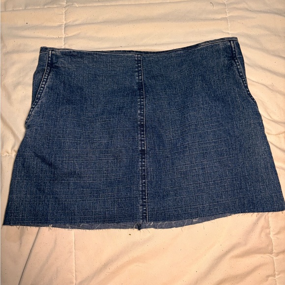 VINTAGE DENIM MINI SKIRT 🥹 - Picture 1 of 3